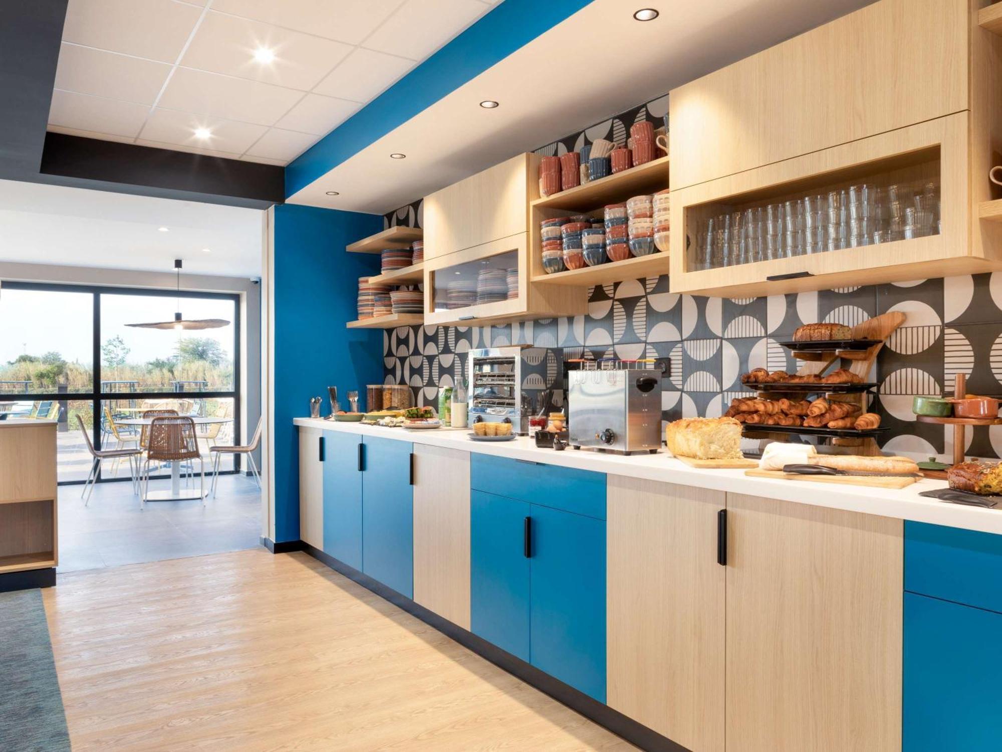Ibis Styles Miramas Hotell Exteriör bild