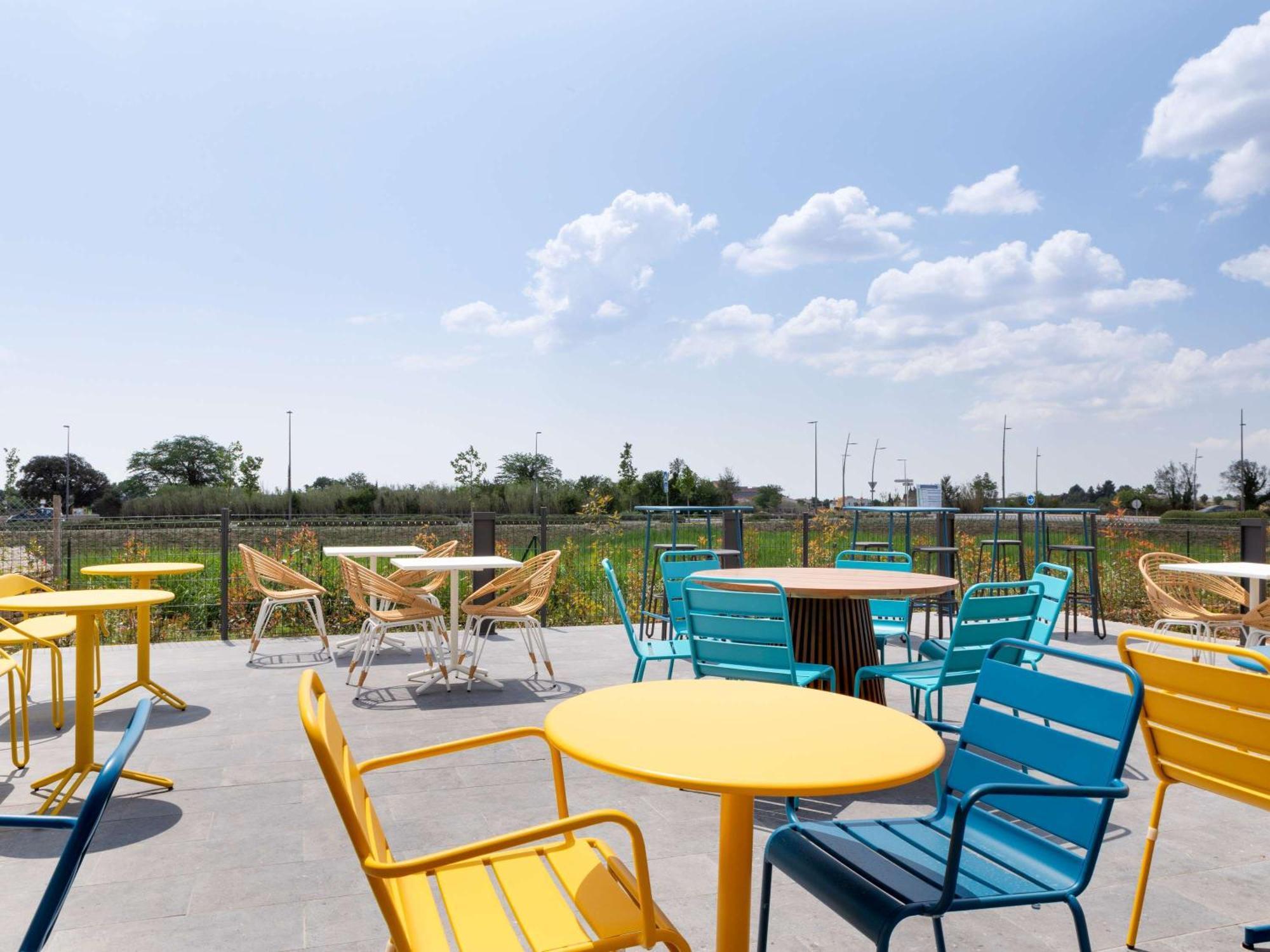 Ibis Styles Miramas Hotell Exteriör bild